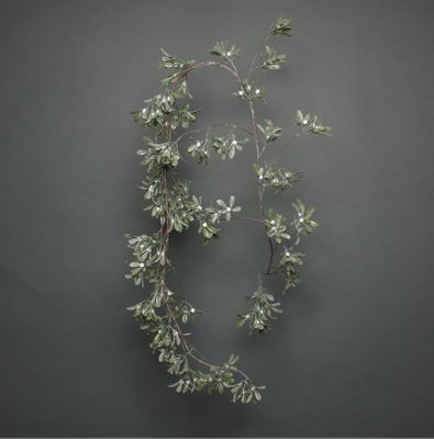 Frosted white berry garland 180cm