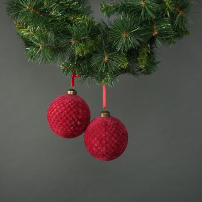 Neeve 10cm Glass Red Velvet Quilted Bauble (S/4)
