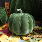 Pumpkin Green Velvet -Gold Glitter Stem 19x19x15cm