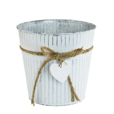 Whit Washed Bucket Rope with Heart detail